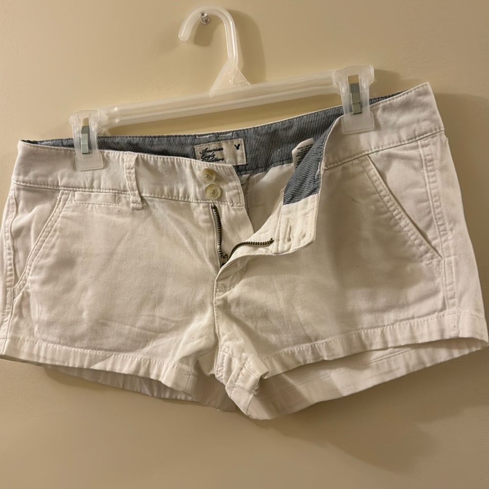 American Eagle, outfitters white cotton stretch shorts.